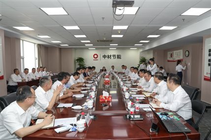 9a67aea3afdb2835 集团党委书记、董事长周育先莅临尊龙凯时人生就是搏节能调研领导